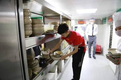 監(jiān)管利劍出鞘，為餐飲安全護(hù)航 從成都小龍坎事件看行業(yè)管理之道